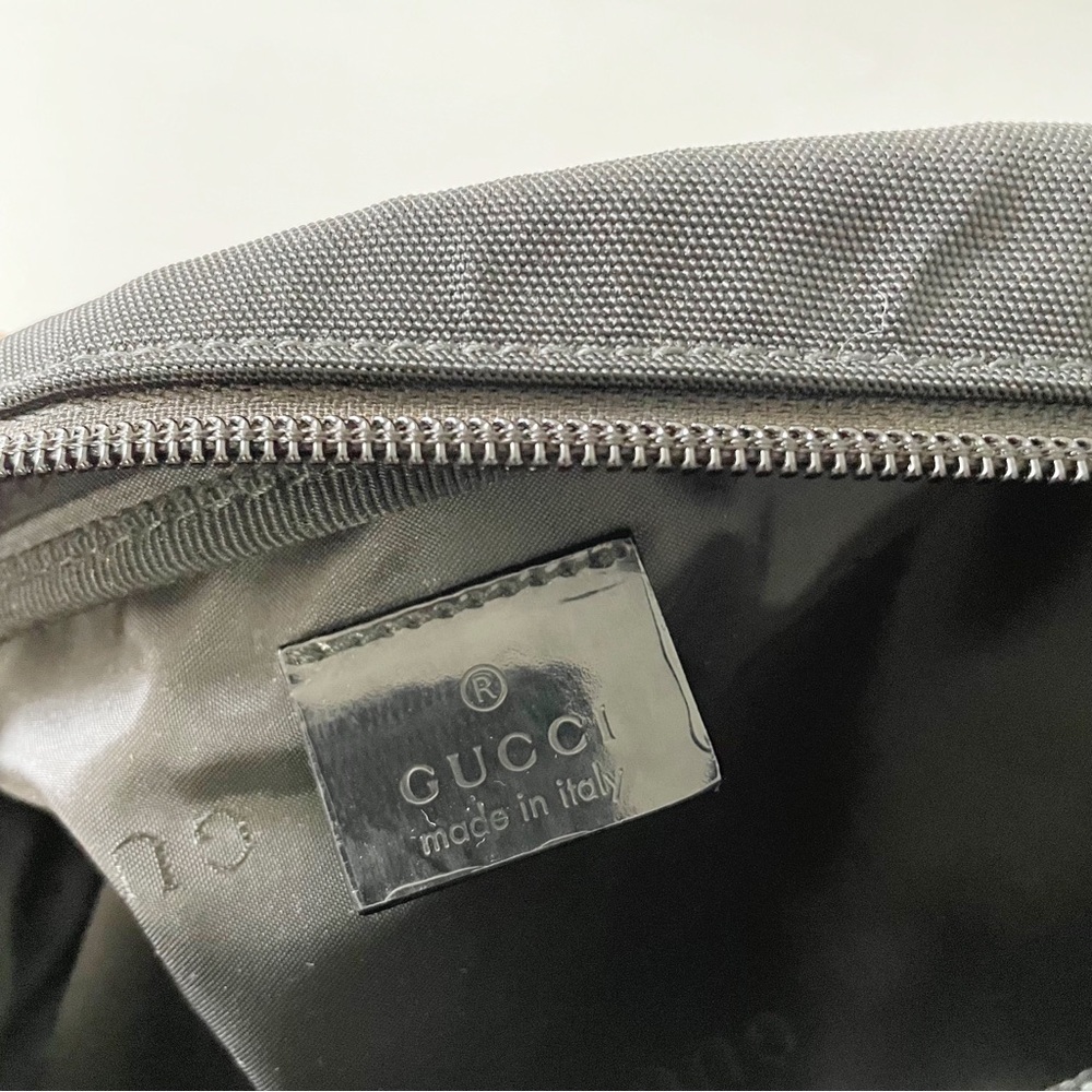 Gucci rare black nylon patent leather multi function zip pouch - Picture 6 of 9